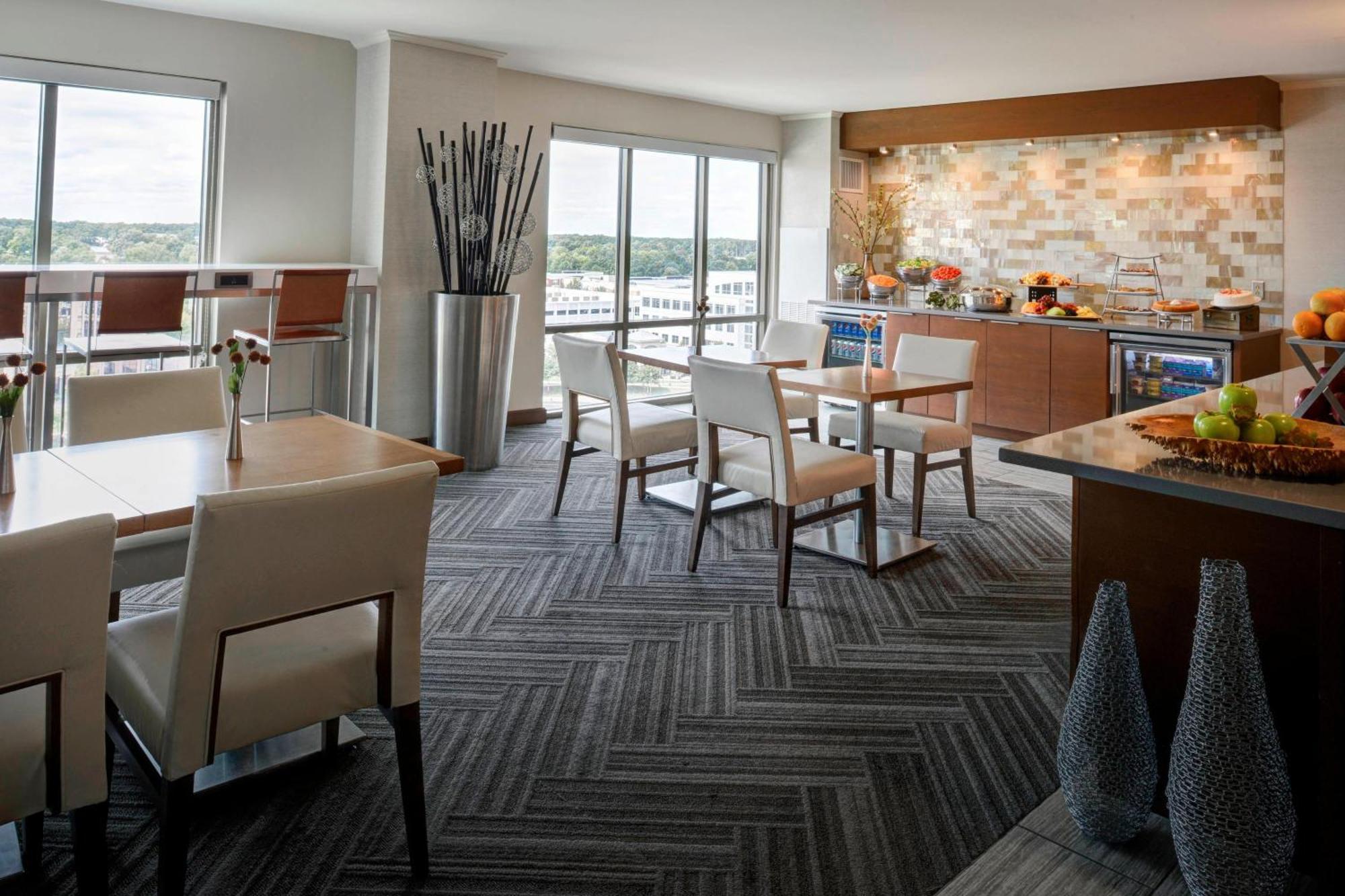 Newport News Marriott At City Center Exterior photo