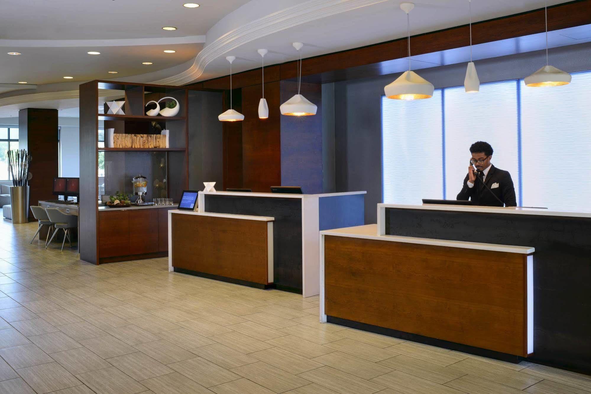 Newport News Marriott At City Center Exterior photo