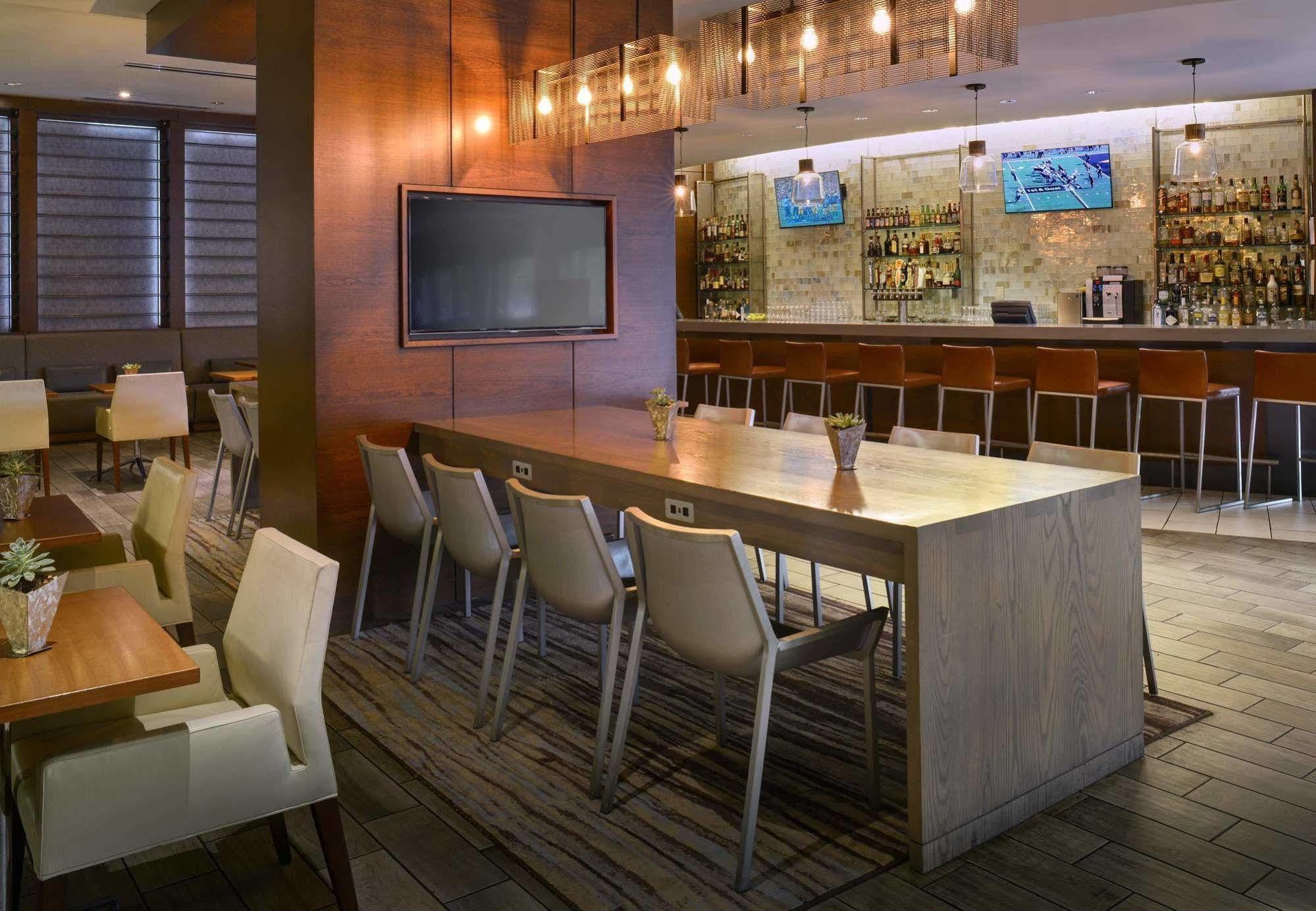 Newport News Marriott At City Center Exterior photo